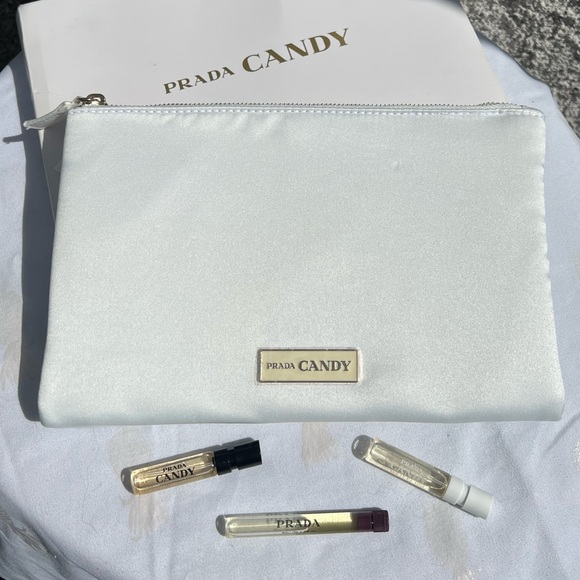 ꧁ NIB RARE Limited Edition White PRADA CANDY KISS Clutch ꧂ - Picture 1 of 6